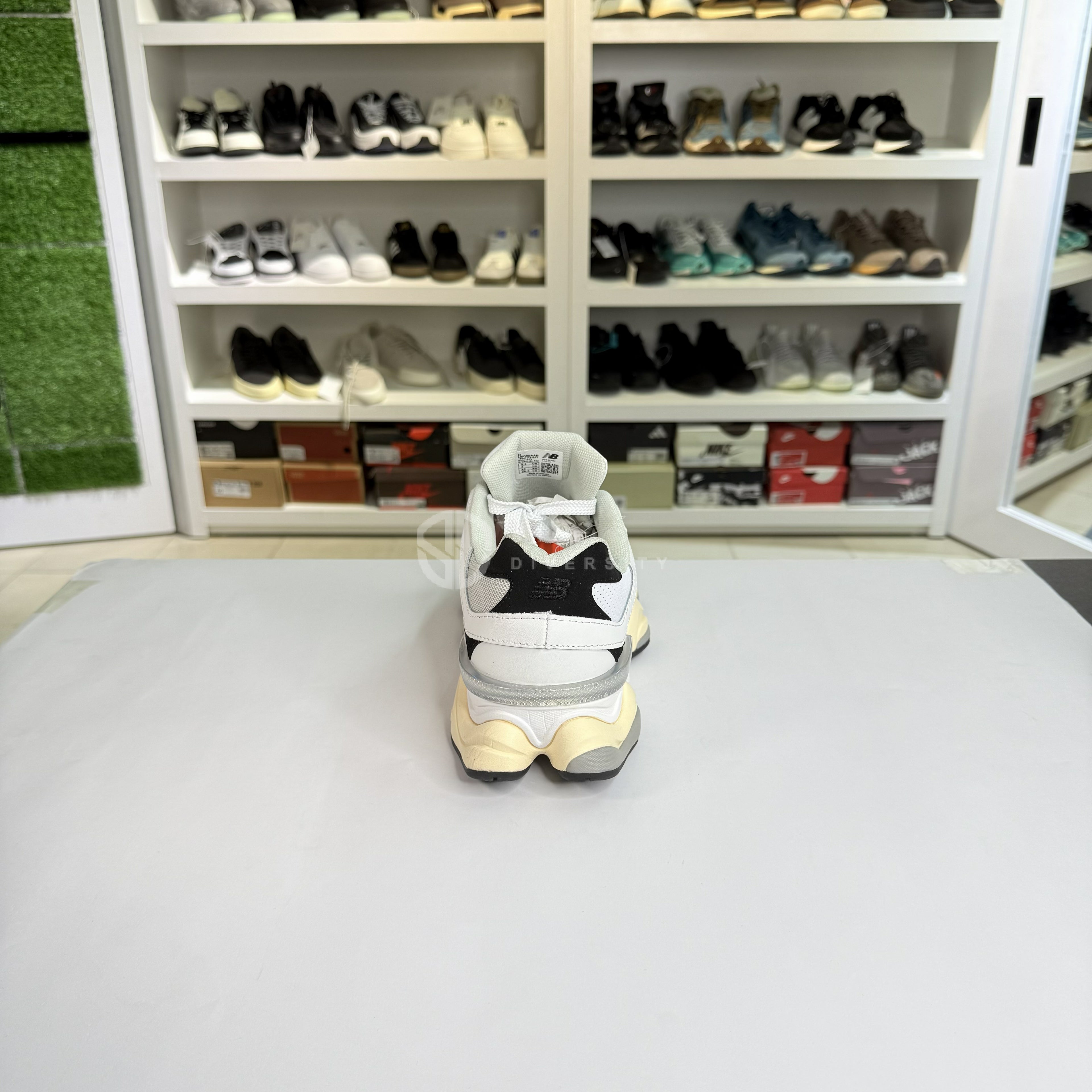 NB 9060 White Black OEM Grade