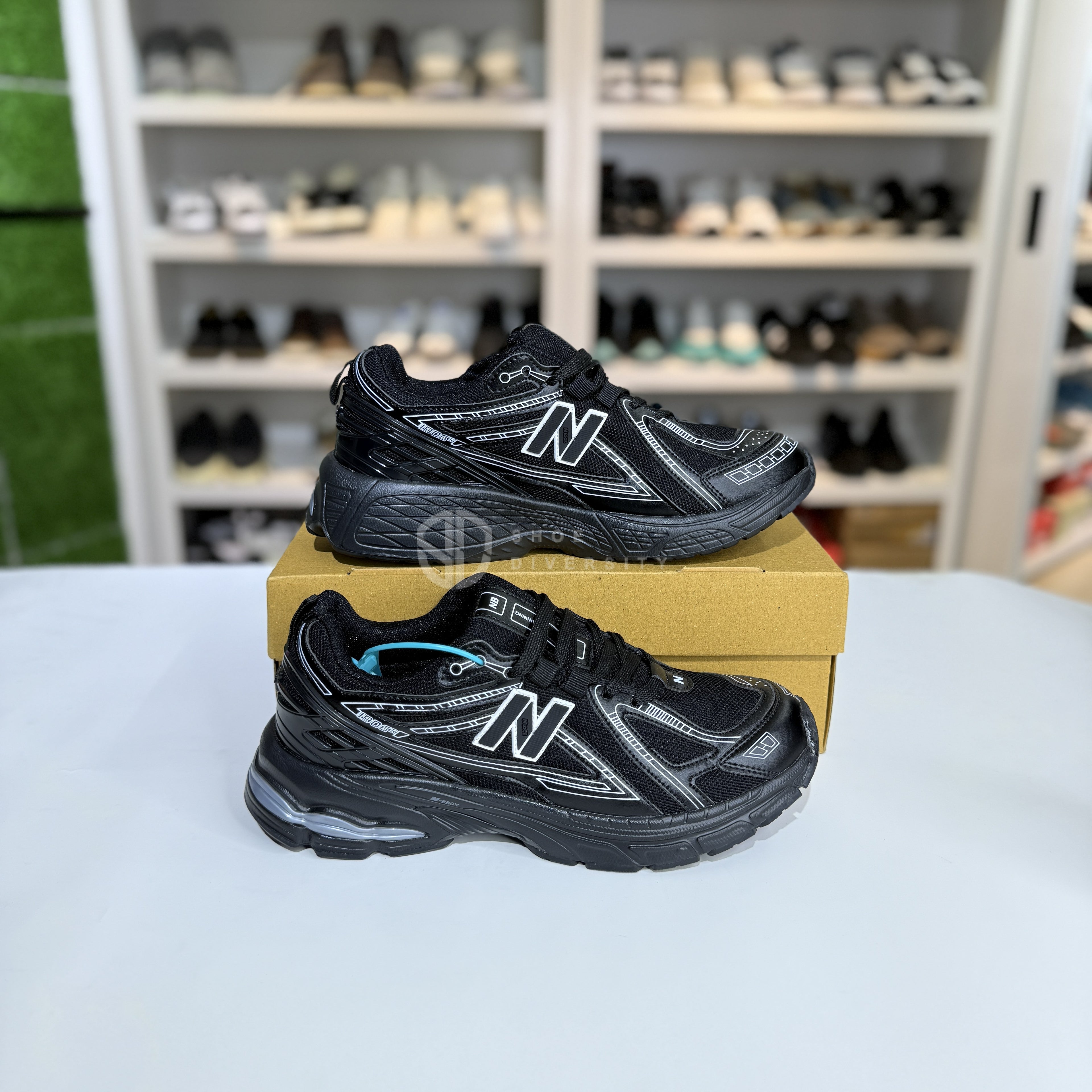 NB 1906R Black Silver OEM Grade